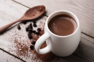 Receita de Chocolate Quente Cremoso com Canela