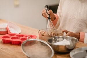 Boas práticas de higiene e segurança na confeitaria: o que todo confeiteiro deve saber
